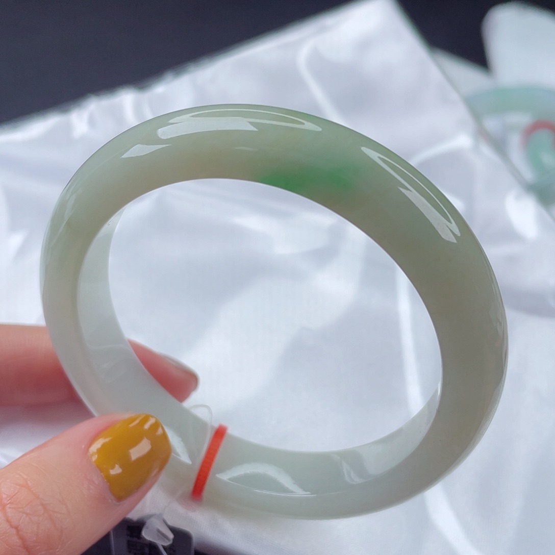 翡翠手镯未镶嵌56圈