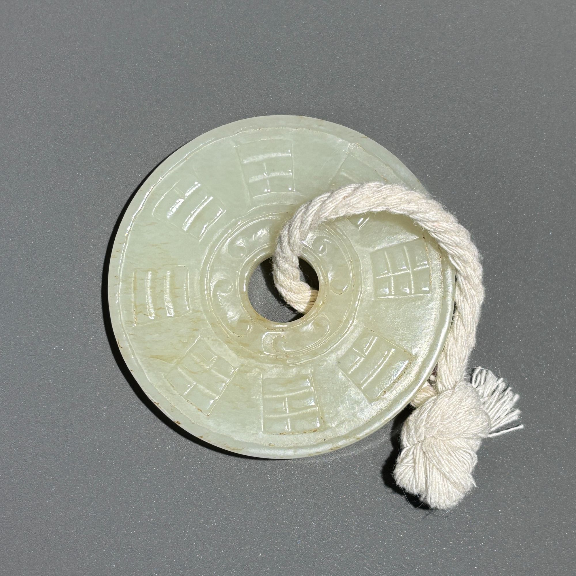 清代和田玉八卦玉璧