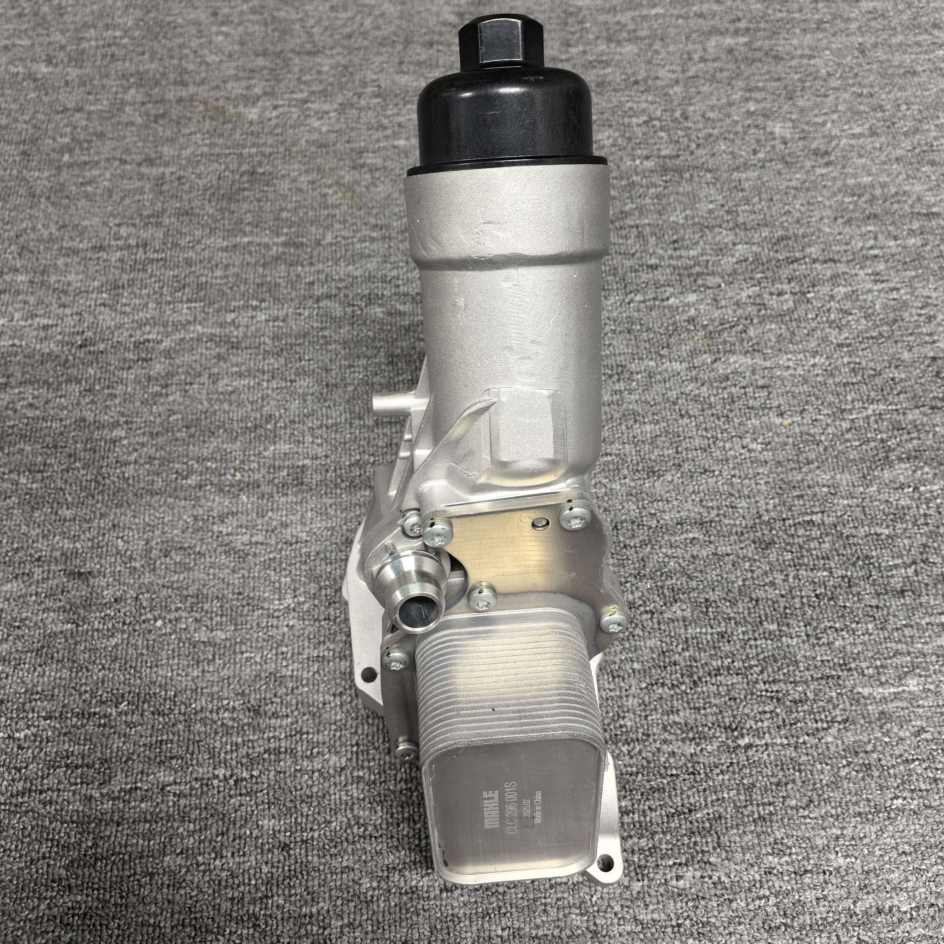 宝马B48发动机散热原厂配件马勒铝制改良机油格底座，最新版本。