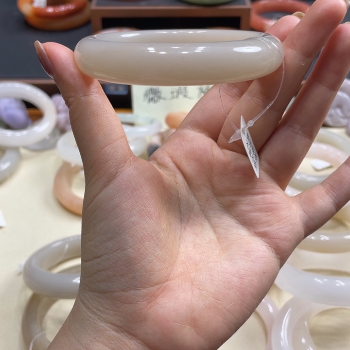 石英岩玉未镶嵌手镯