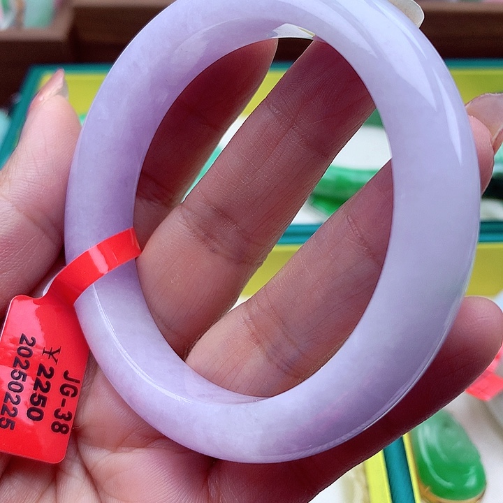 翡翠手镯未镶嵌翡翠