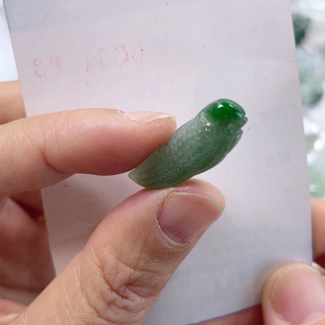 翡翠颈饰未镶嵌花生