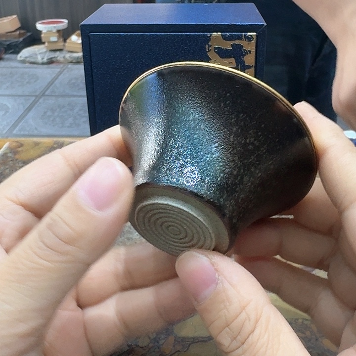 茶沫杯一个，瓷。。。品茗