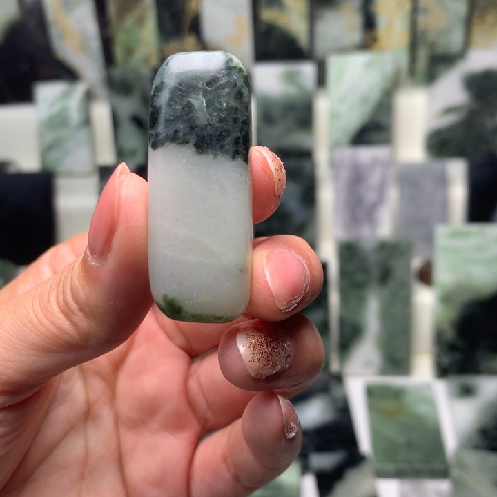 独山玉颈饰未镶嵌