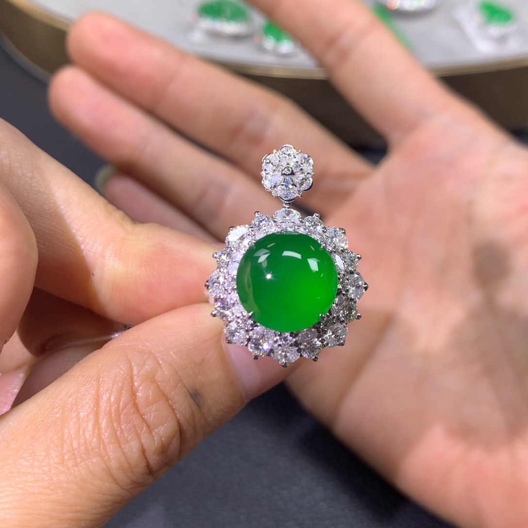 翡翠戒指18K金镶嵌翡翠