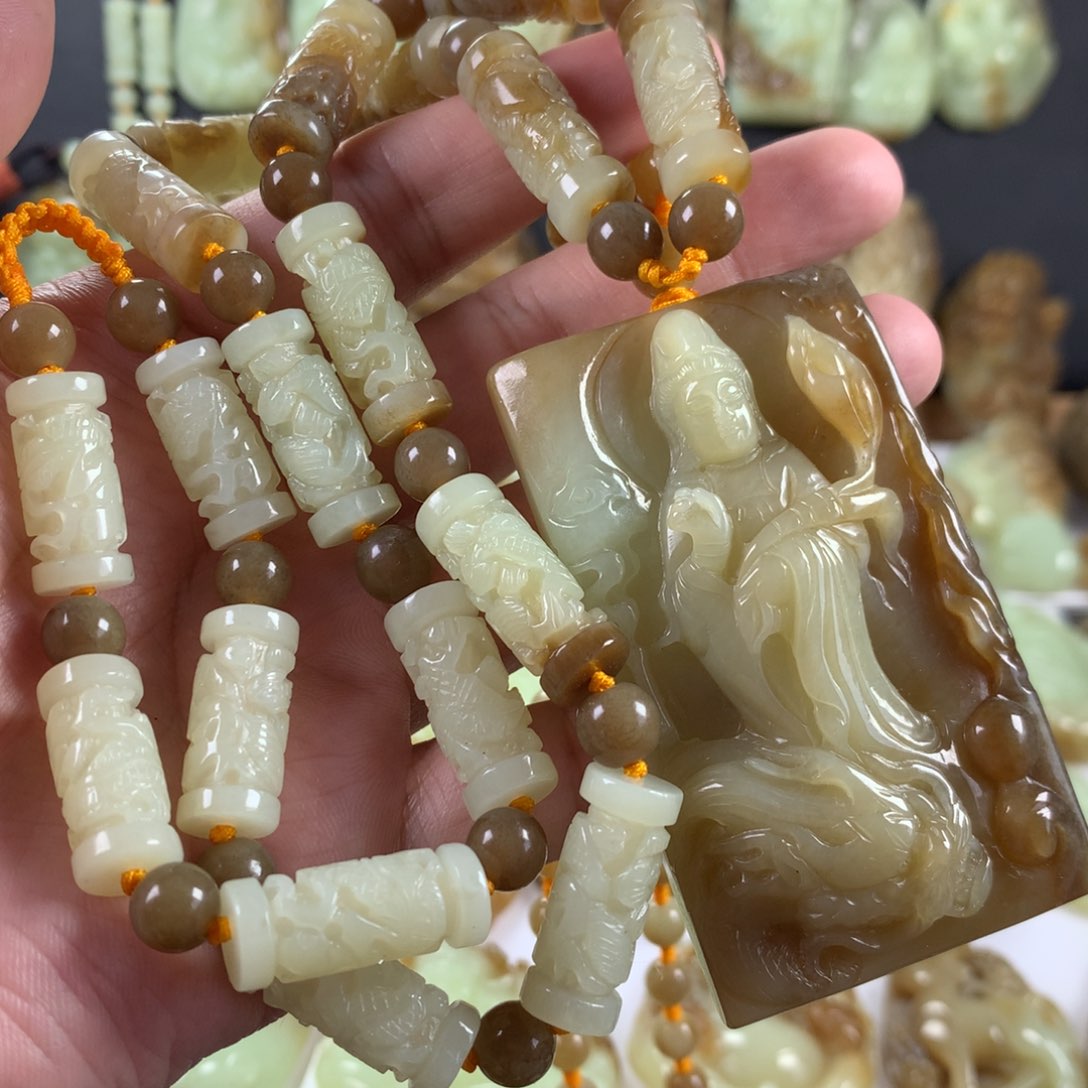 和田玉未镶嵌颈饰梦*