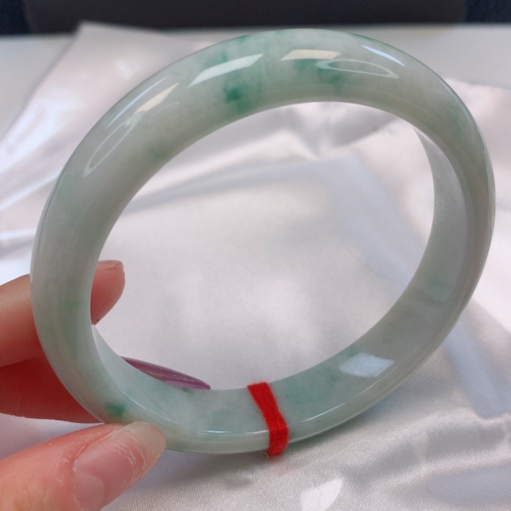 翡翠手镯未镶嵌59圈