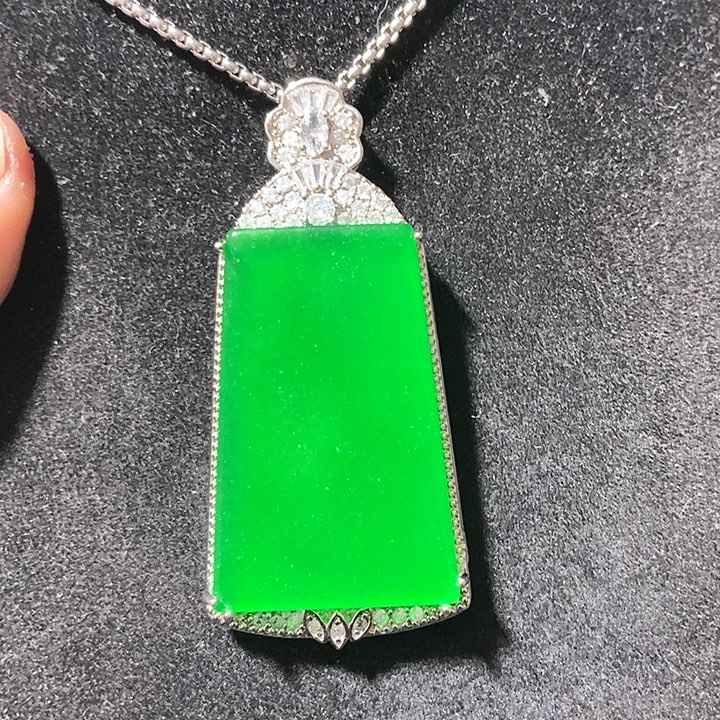 翡翠颈饰银S925镶嵌吊坠