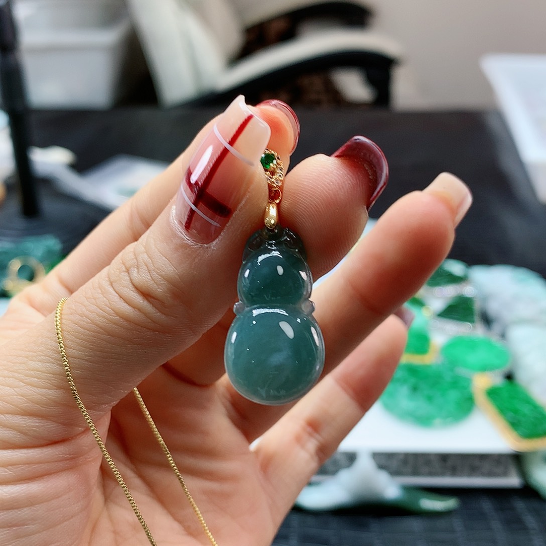 【闪购商品】翡翠吊坠(赠链)未镶嵌