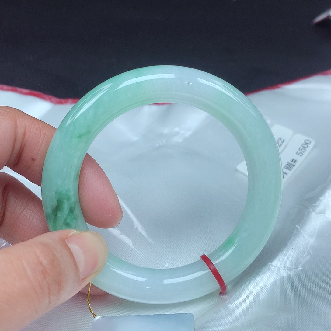 翡翠手镯未镶嵌54圆922