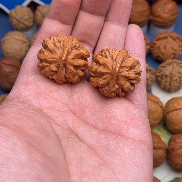 文玩核桃把件帝王龙脊