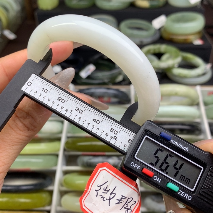 蛇纹石玉未镶嵌手镯493
