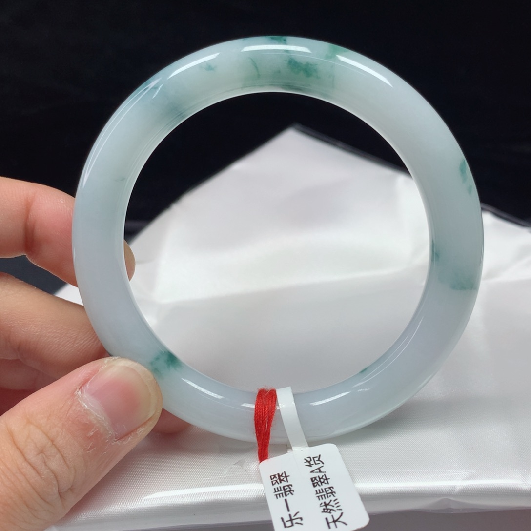 翡翠手镯（圆镯）未镶嵌57.2