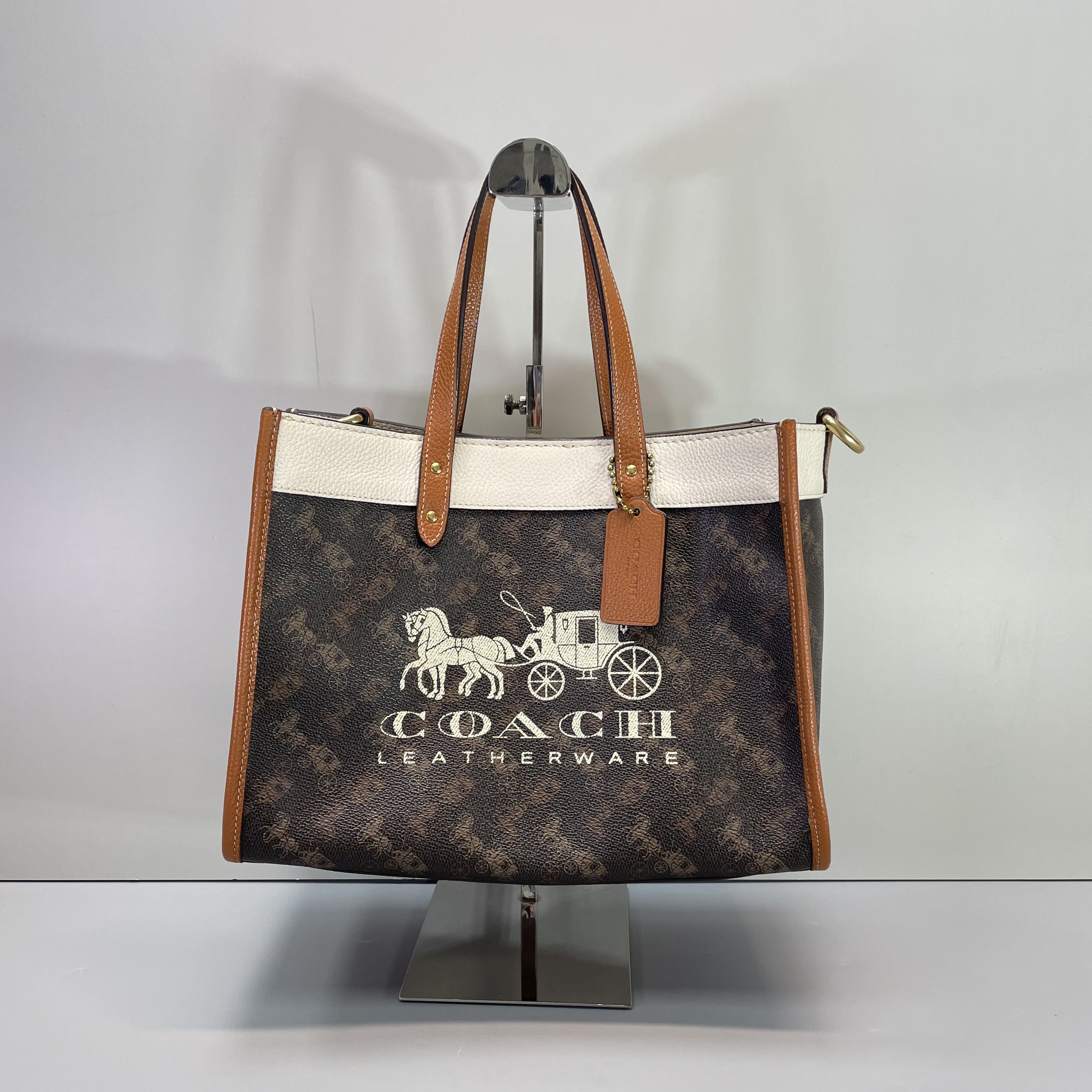 95新 COACH/蔻驰 小林field30黑马车棕拼白方托30*22*15cmB032902