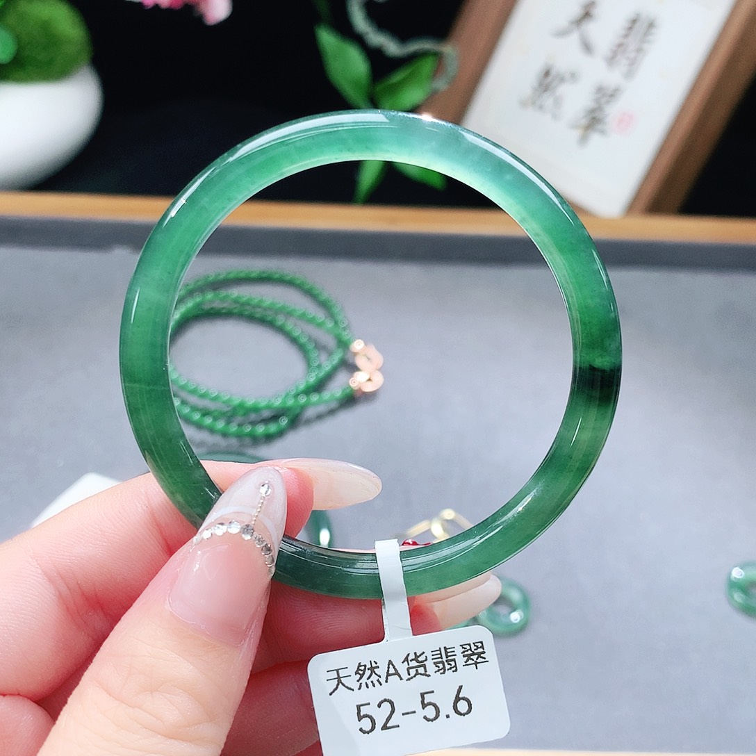 翡翠手镯（圆镯）未镶嵌