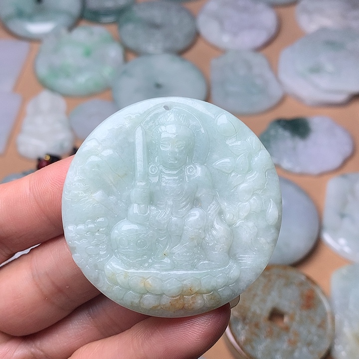 翡翠未镶嵌颈饰文殊