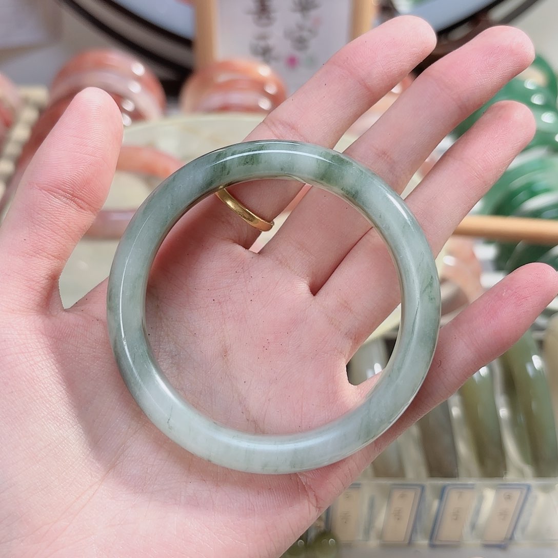 石英质玉手镯未镶嵌?****d