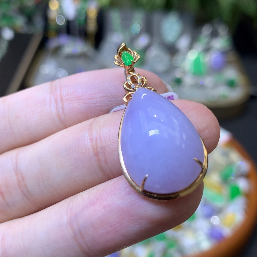 颈饰18K金镶嵌翡翠