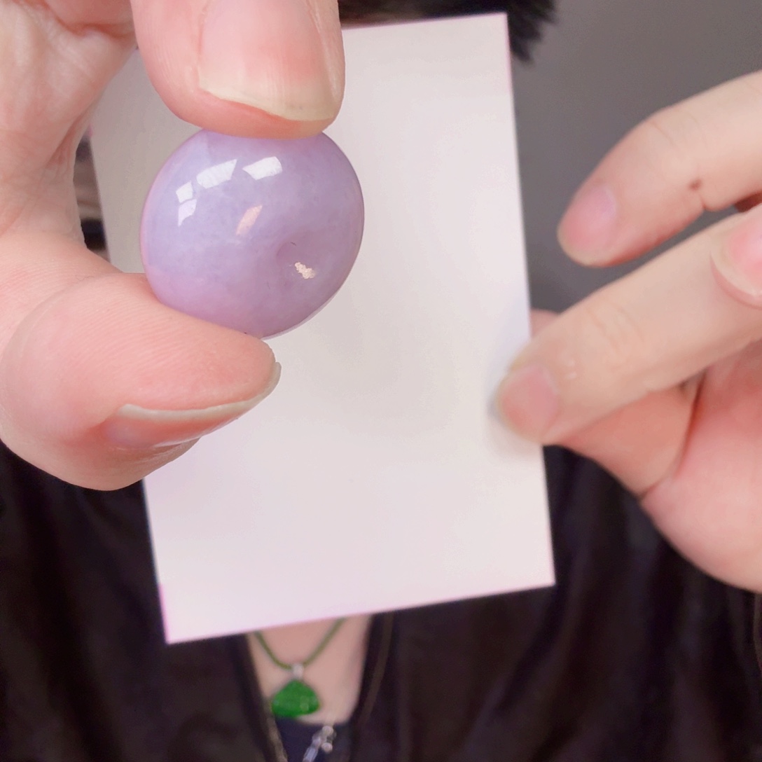 翡翠未镶嵌颈饰一件