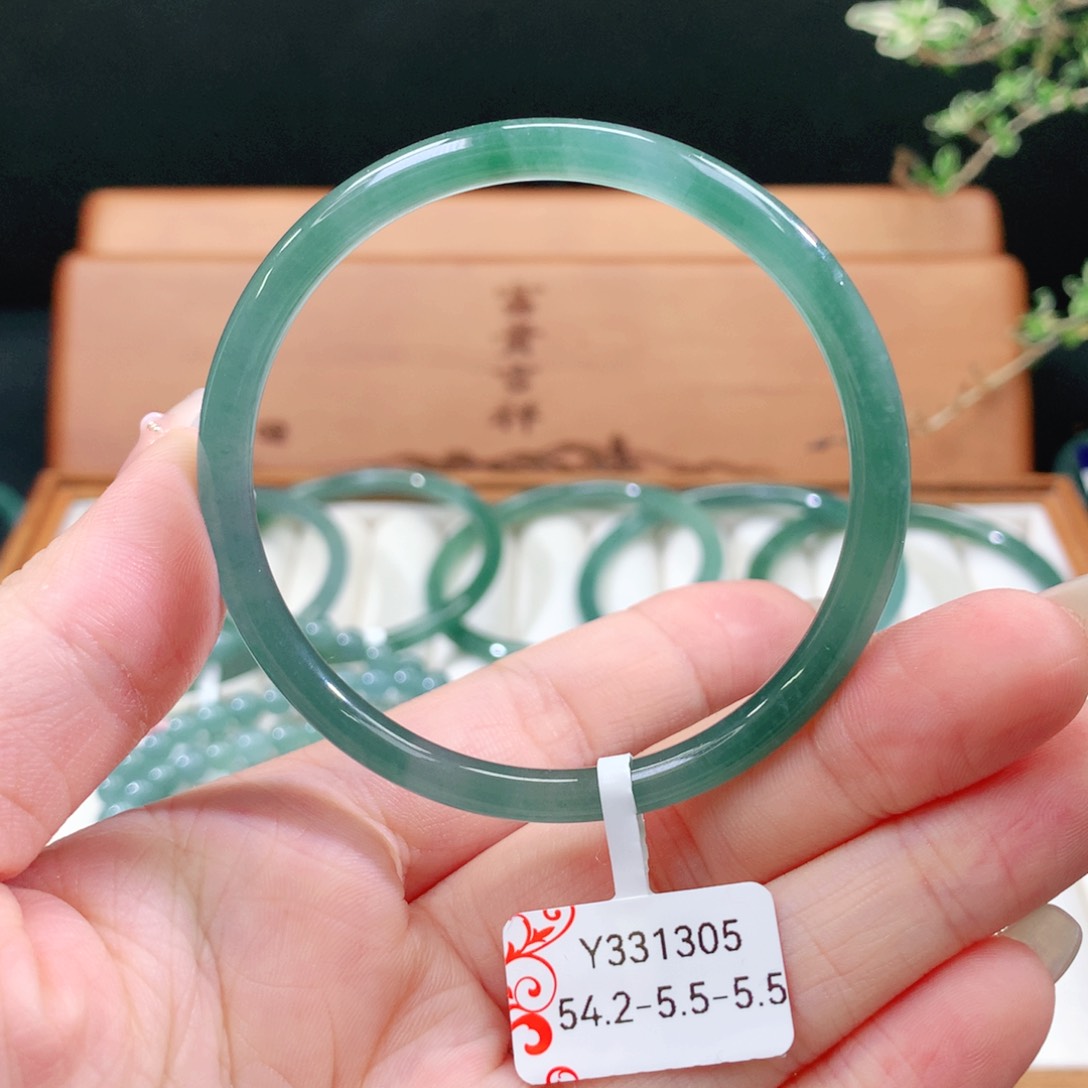 翡翠手镯未镶嵌天然