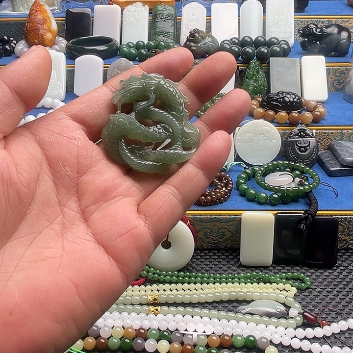 夏***明和田玉（黄玉）未镶嵌颈饰