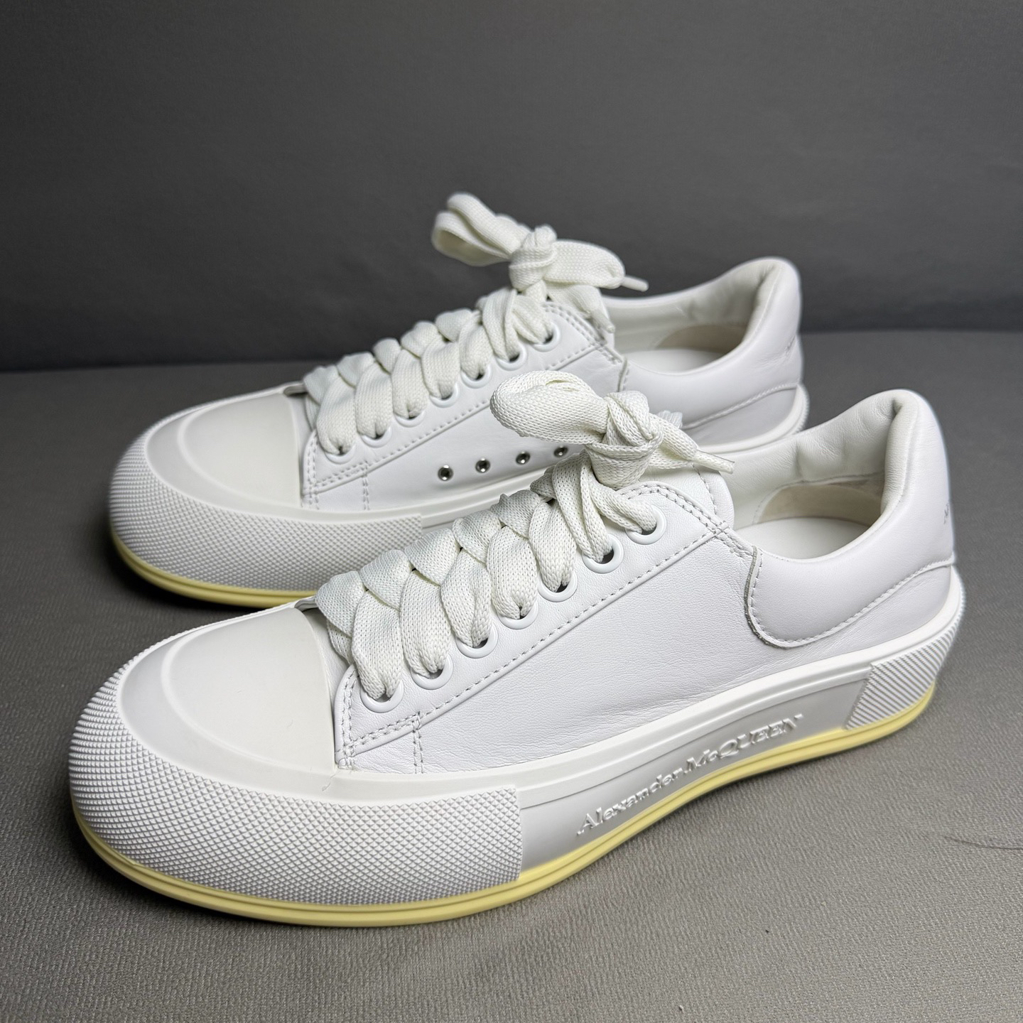 95新 Alexander McQueen/亚历山大·麦昆 Deck 白尾小白鞋 40码