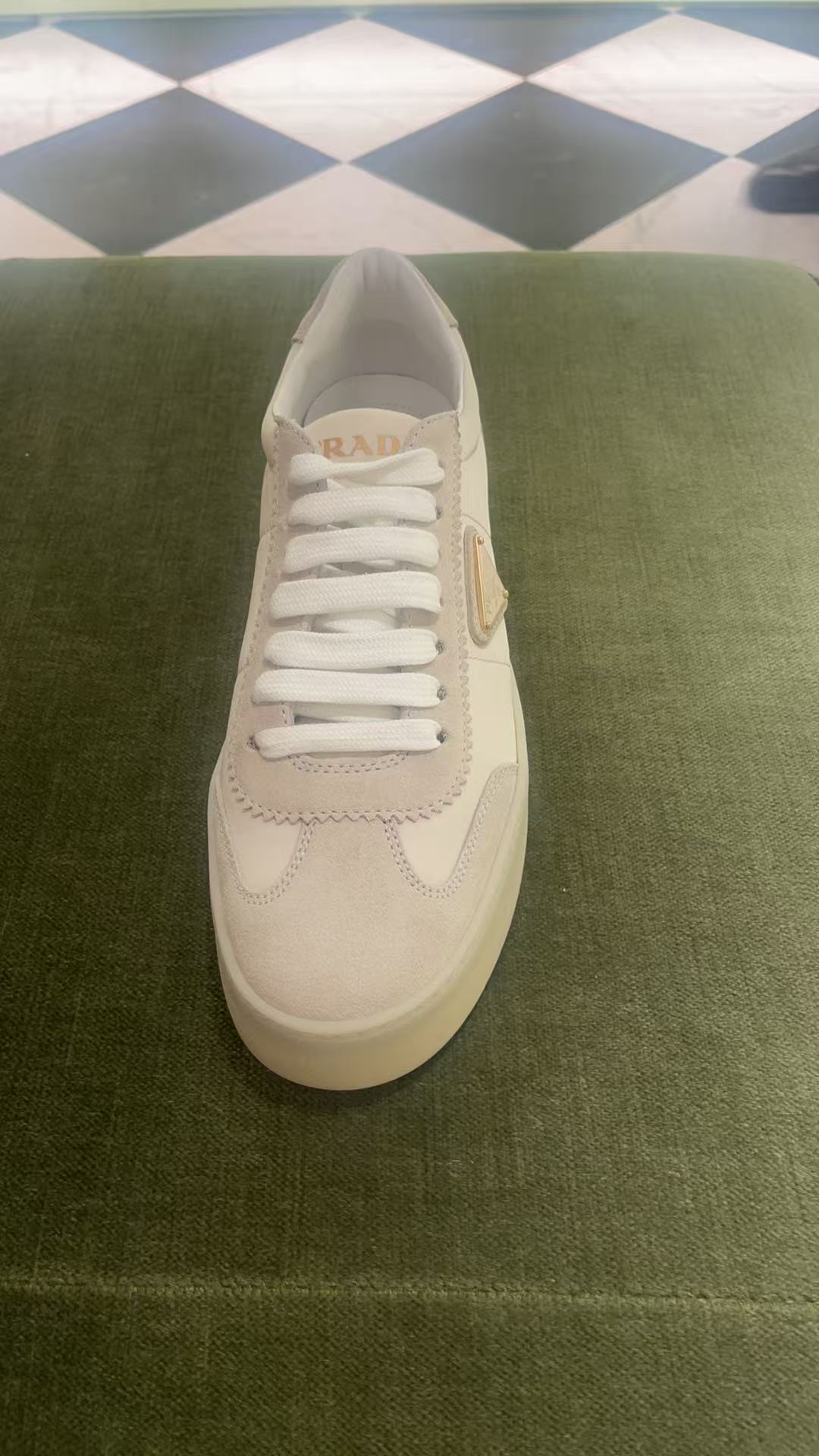 未使用 Prada/普拉达 Prada 普拉达灰色低帮厚底板鞋女款