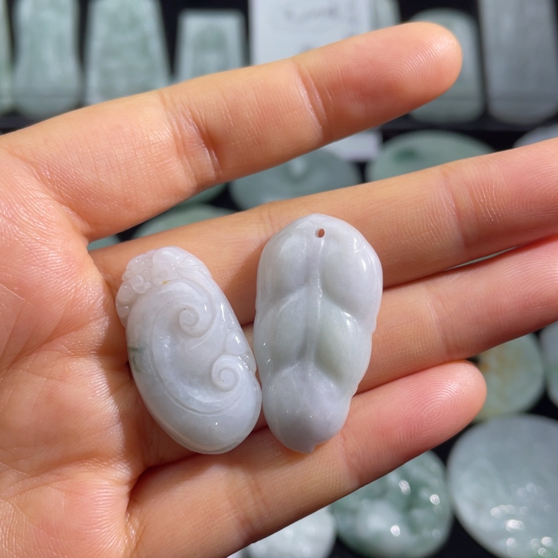 翡翠未镶嵌颈饰叶子1个如意1个