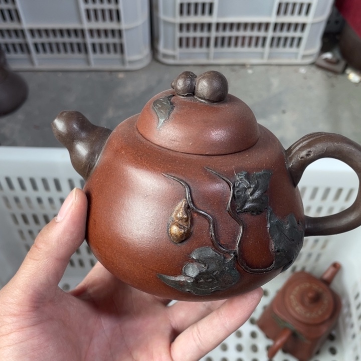 老厂紫砂壶一件。