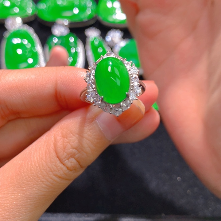 翡翠银S925镶嵌戒指一个