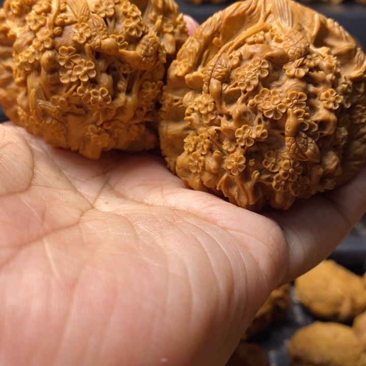 文玩核桃把件喜上眉梢