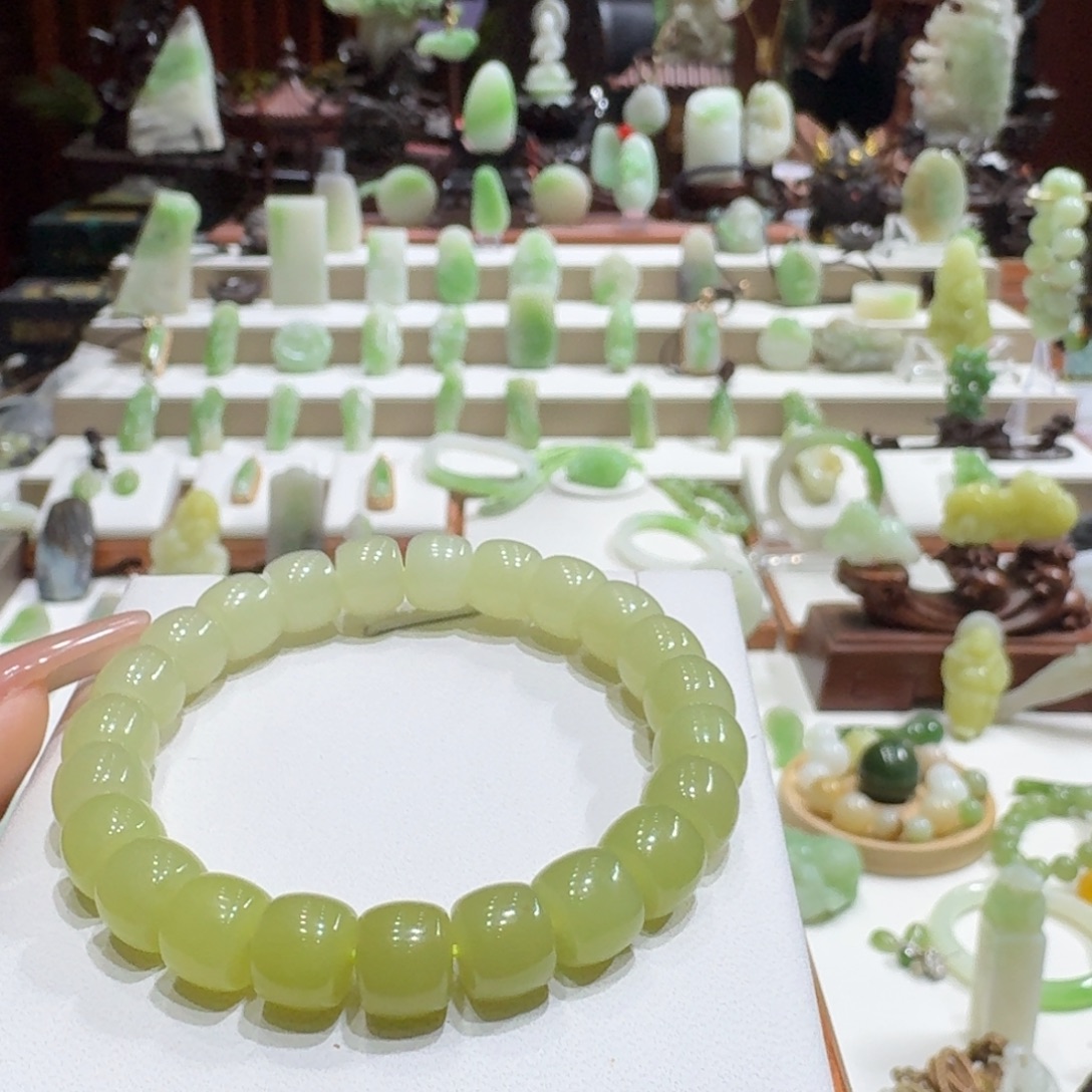 和田玉未镶嵌挂件黄楼直切