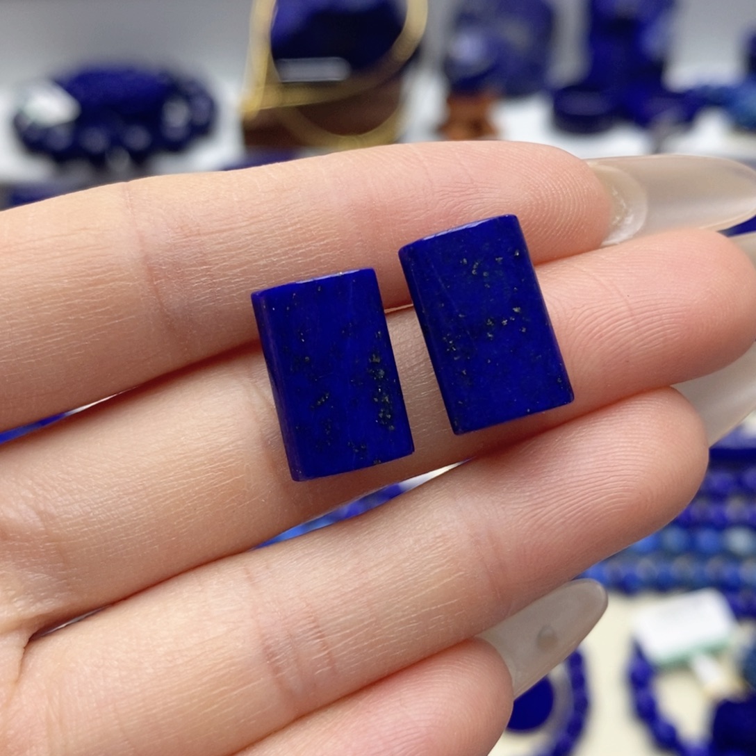 青金石未镶嵌耳饰