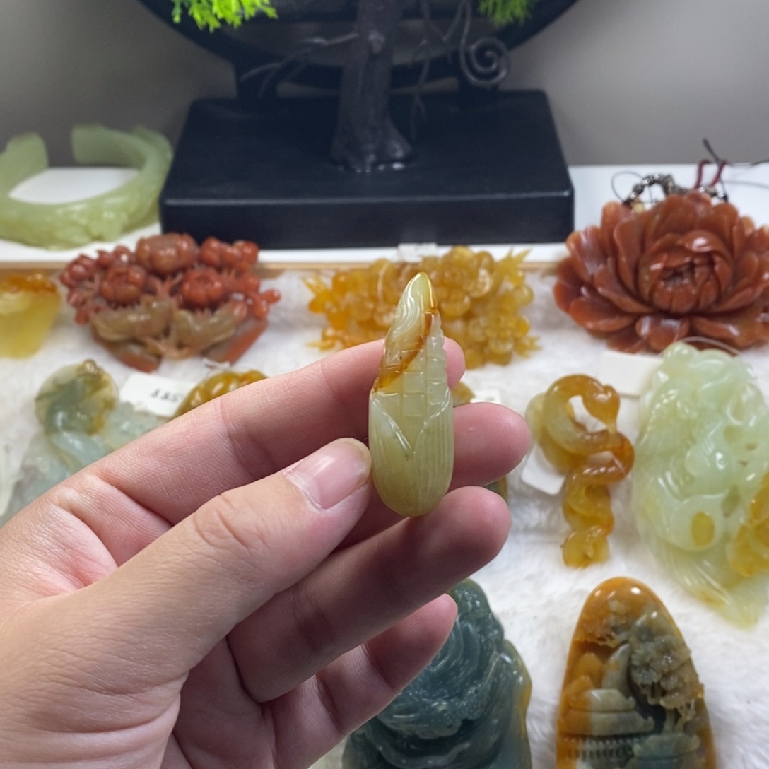 蛇纹石玉未镶嵌颈饰