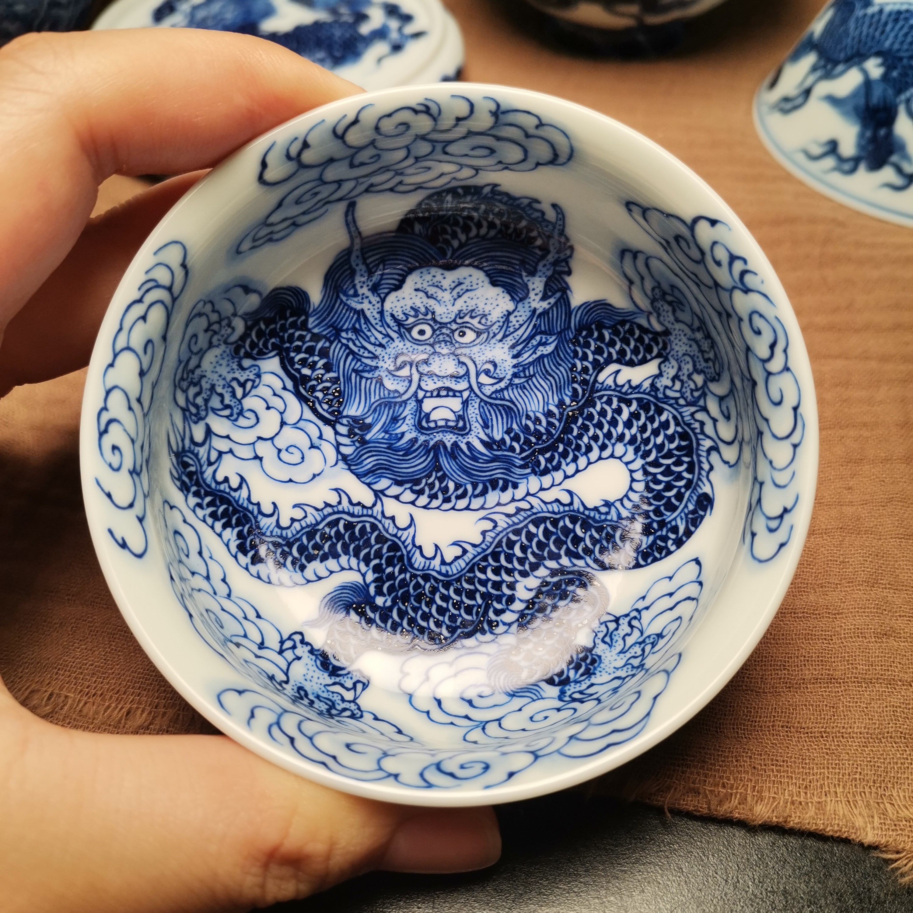 景德镇手绘龙纹矮炉式杯