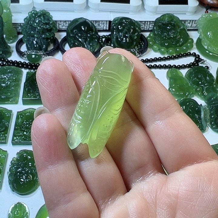 蛇纹石玉颈饰未镶嵌