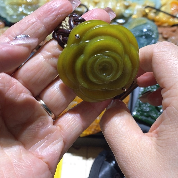 岫玉未镶嵌毛衣链