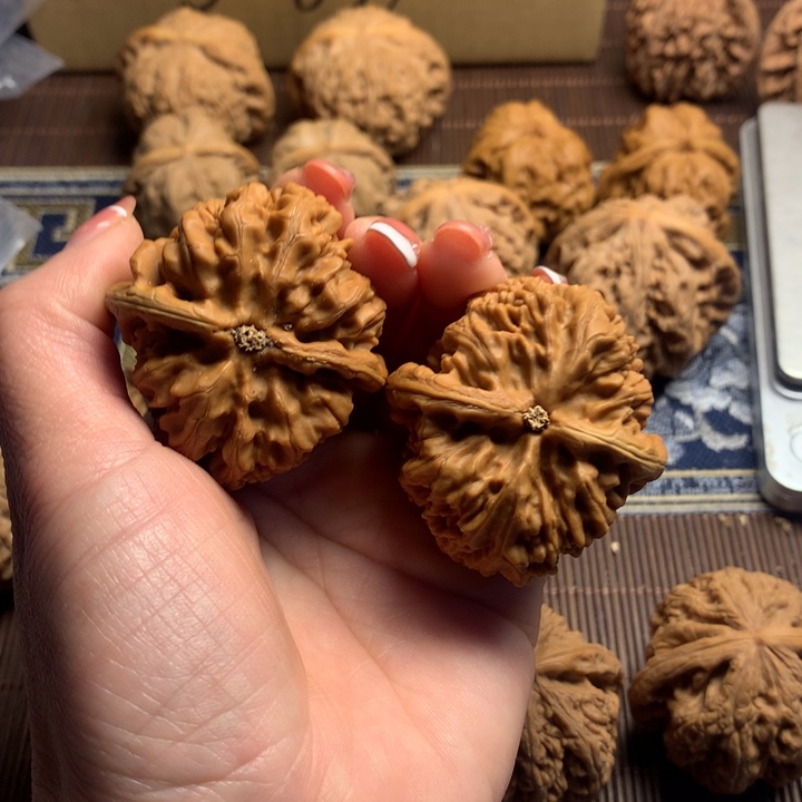 吊坠文玩核桃碳**物粗筋