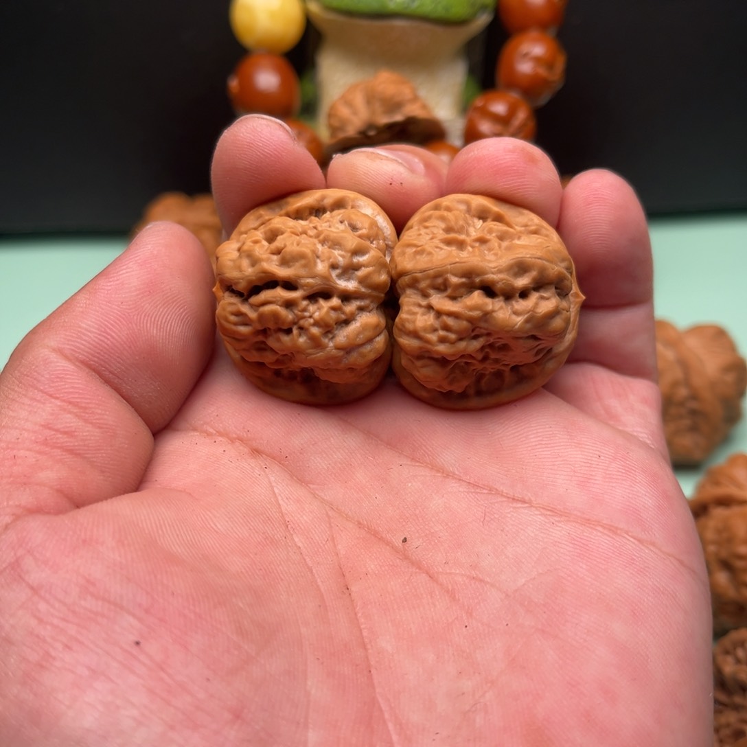 文玩核桃吊坠柯*。蛤蟆头33一对