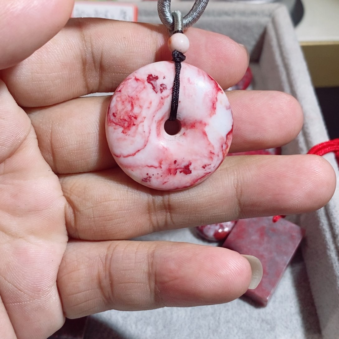 天然辰砂原石平安扣