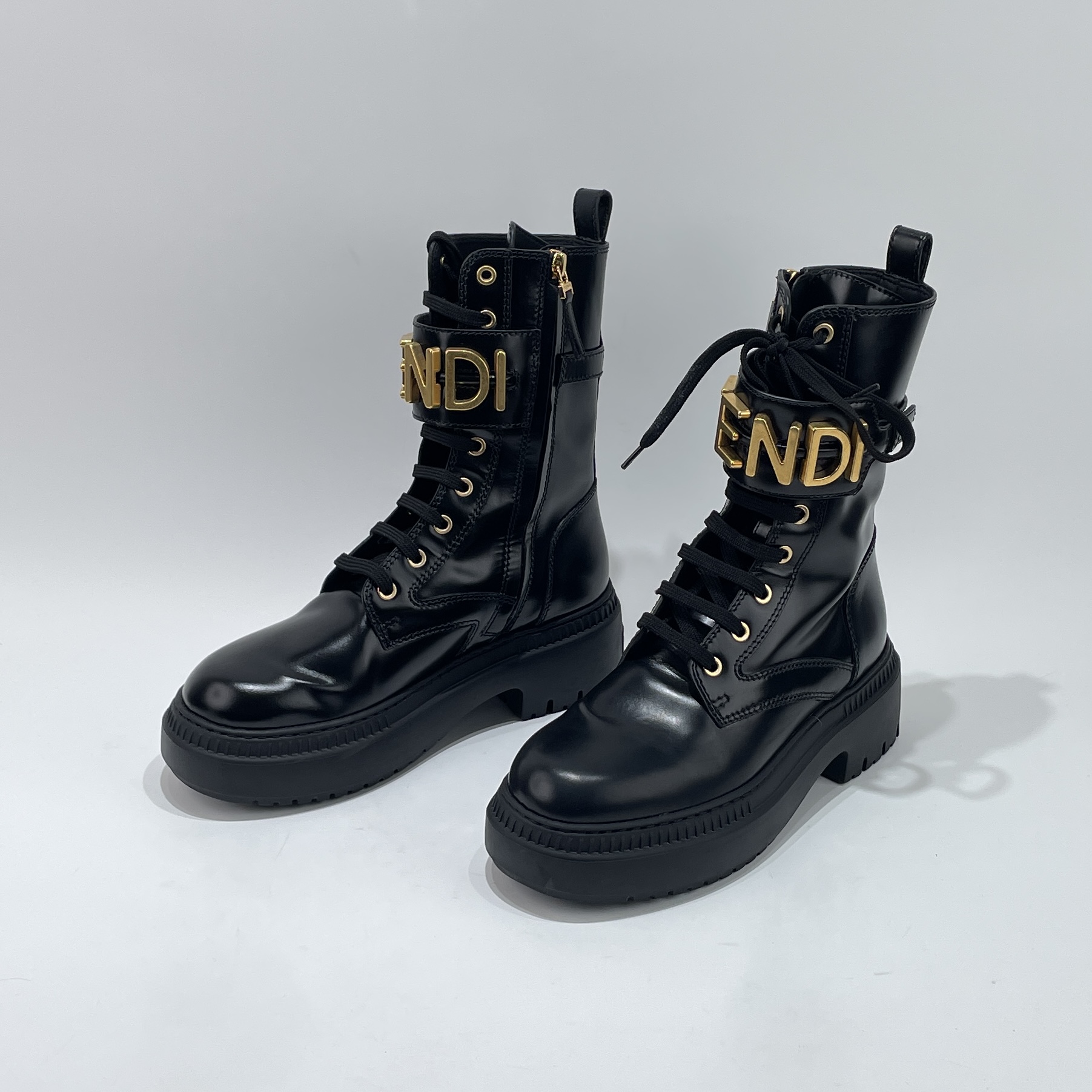 95新 FENDI/芬迪 37码黑金logo时尚短靴靴子/ML02060