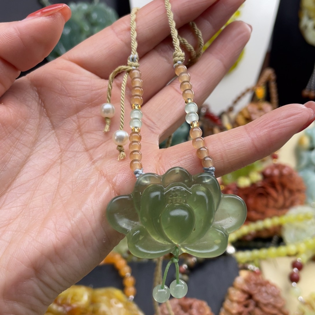 未镶嵌蛇纹石玉颈饰