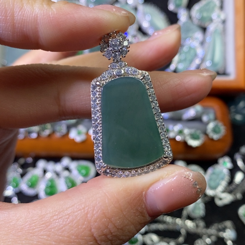 【闪购商品】翡翠颈饰未镶嵌天然