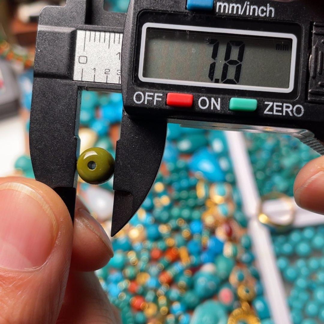 绿松石颈饰未镶嵌十***狒