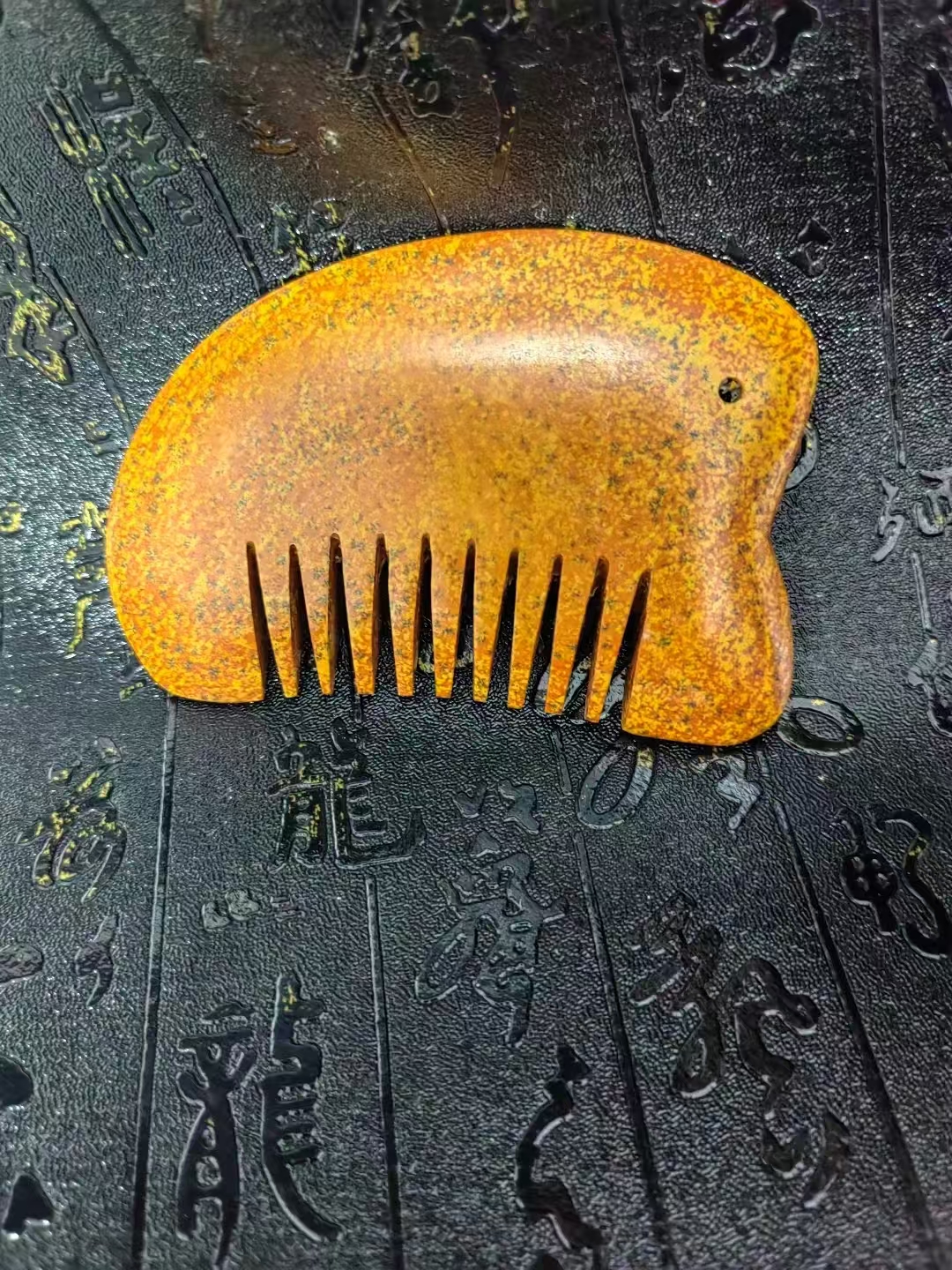 正宗泗水砭石家用多功能头疗梳