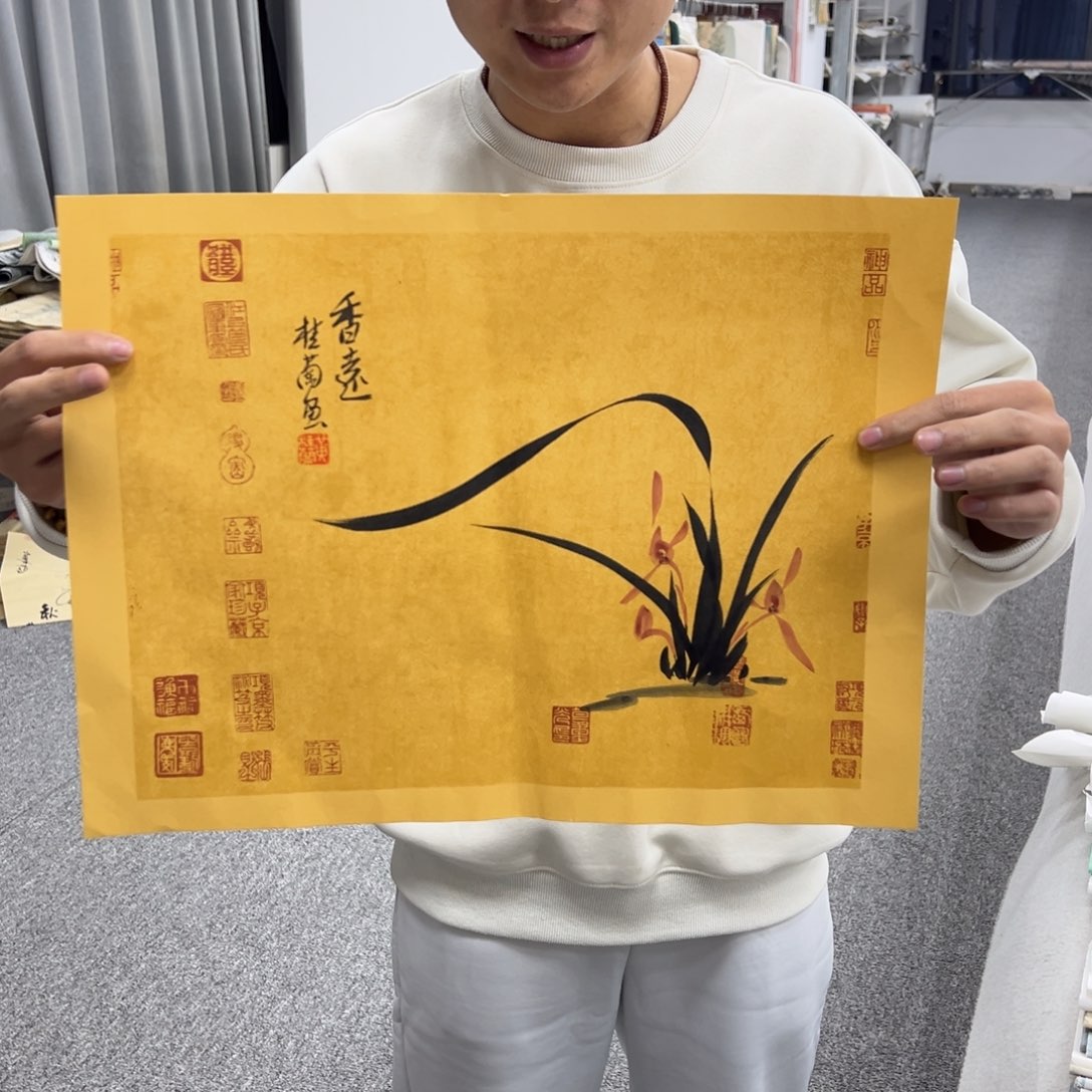 国画卖字画的小男孩