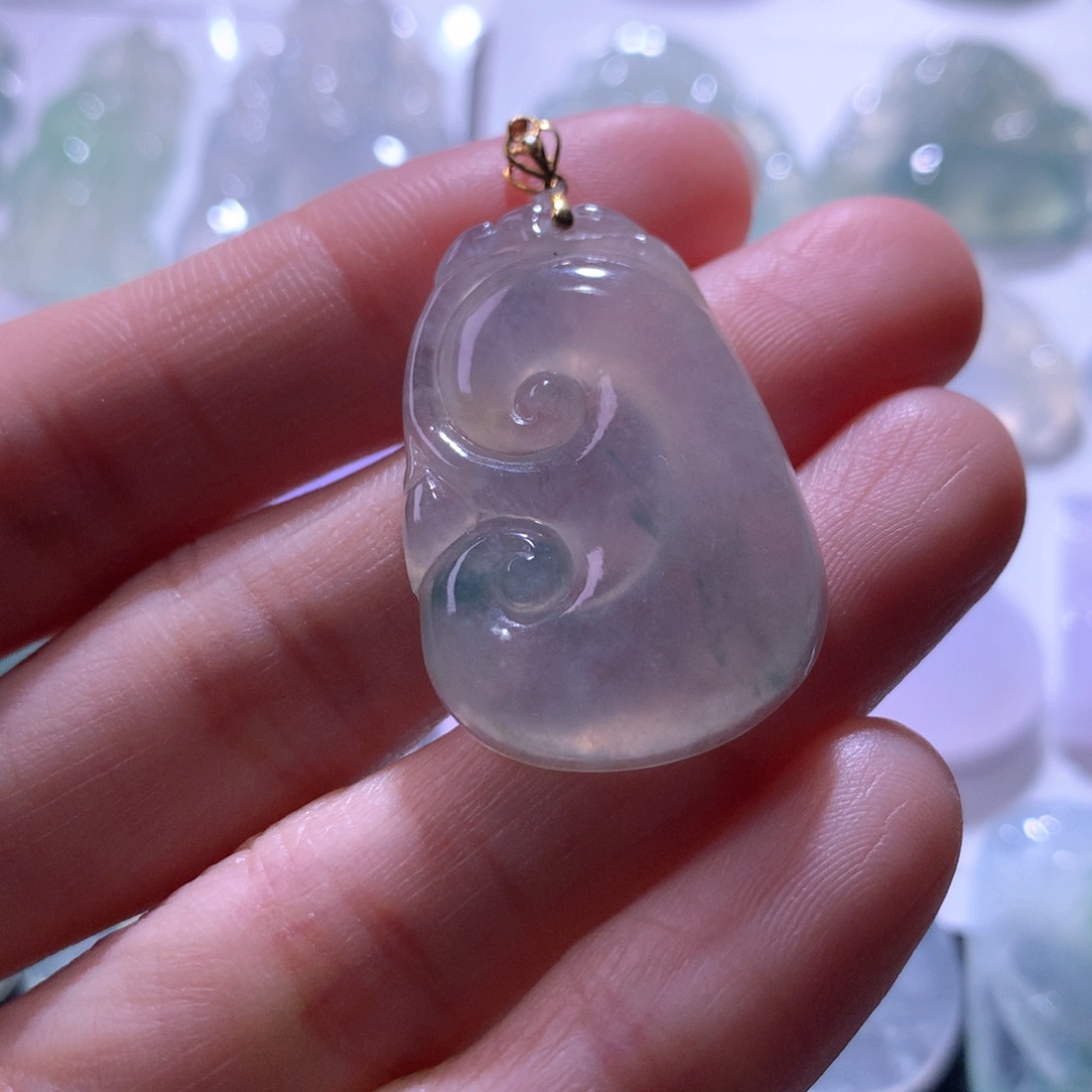 翡翠未镶嵌颈饰如意