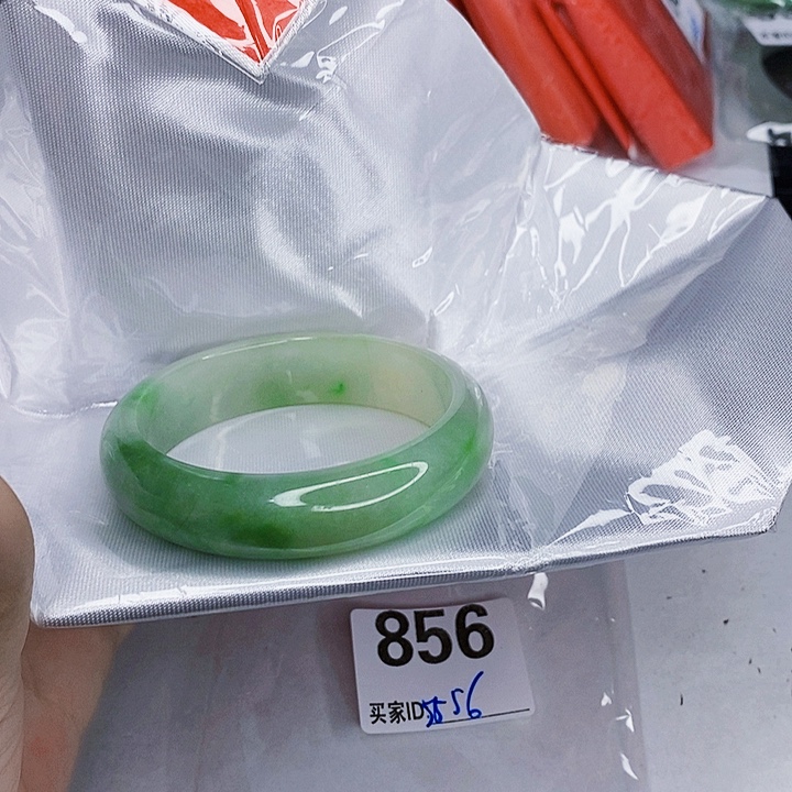 翡翠未镶嵌手镯一图一物实物为准（微瑕处理）