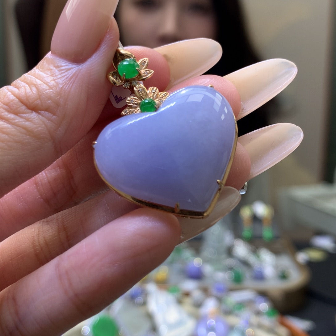 颈饰18K金镶嵌翡翠