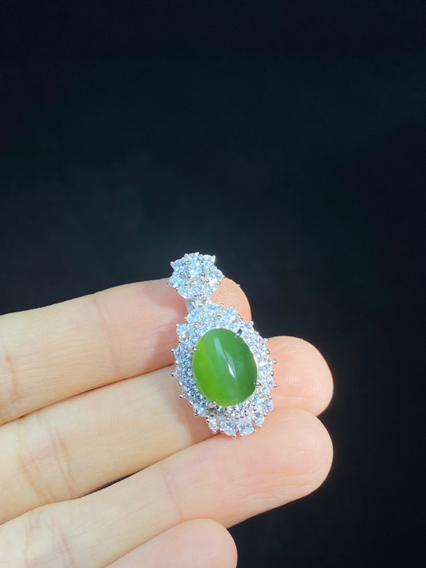 和田玉猫眼吊坠 绿猫蛋面锁骨 豪镶款